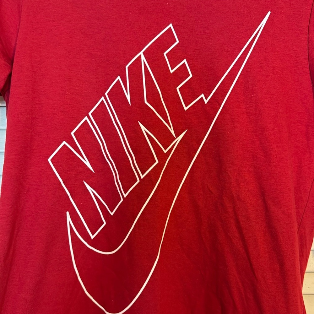 The Nike Tee women’s Medium crimson red tshirt